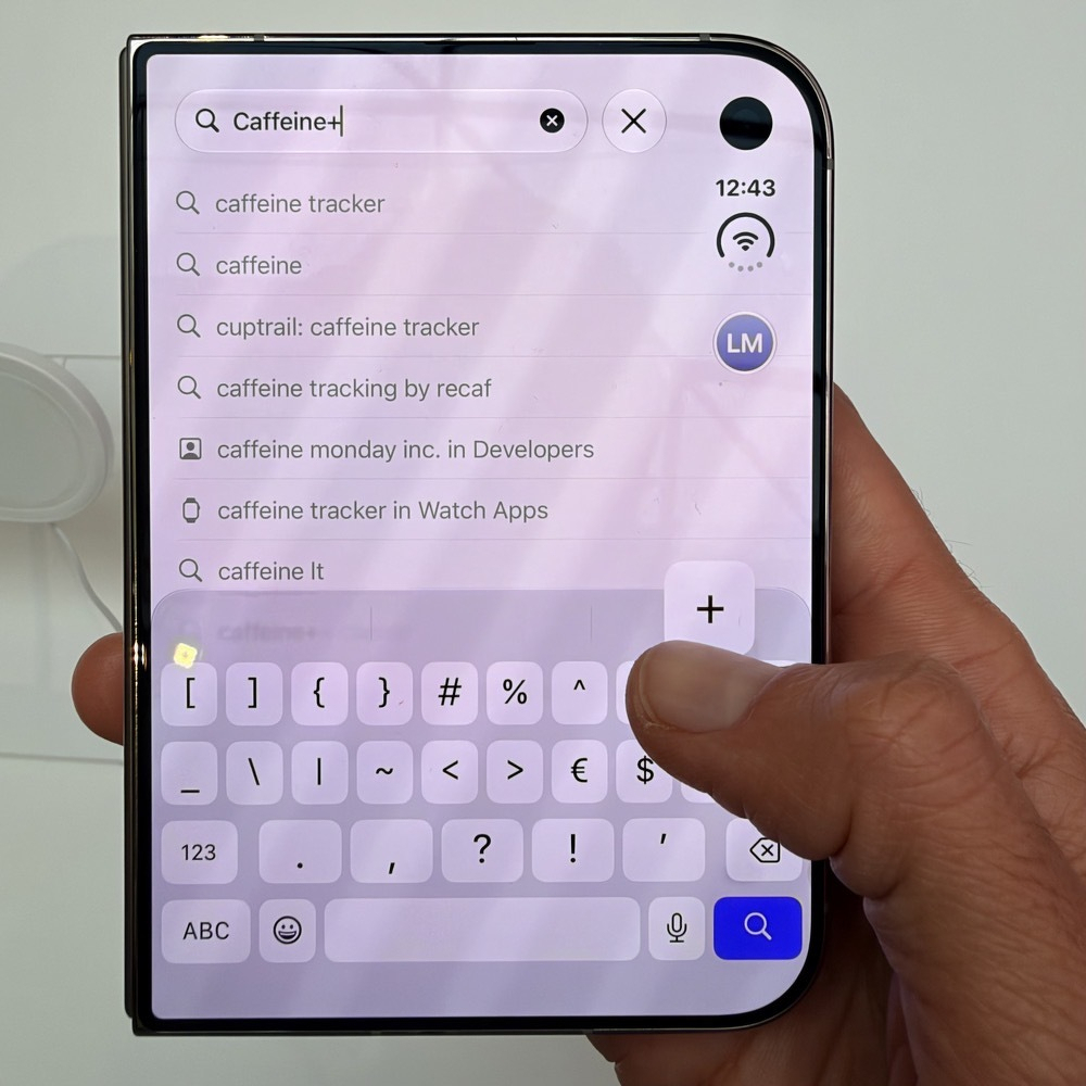 Typing on iPhone Duo one-handed
