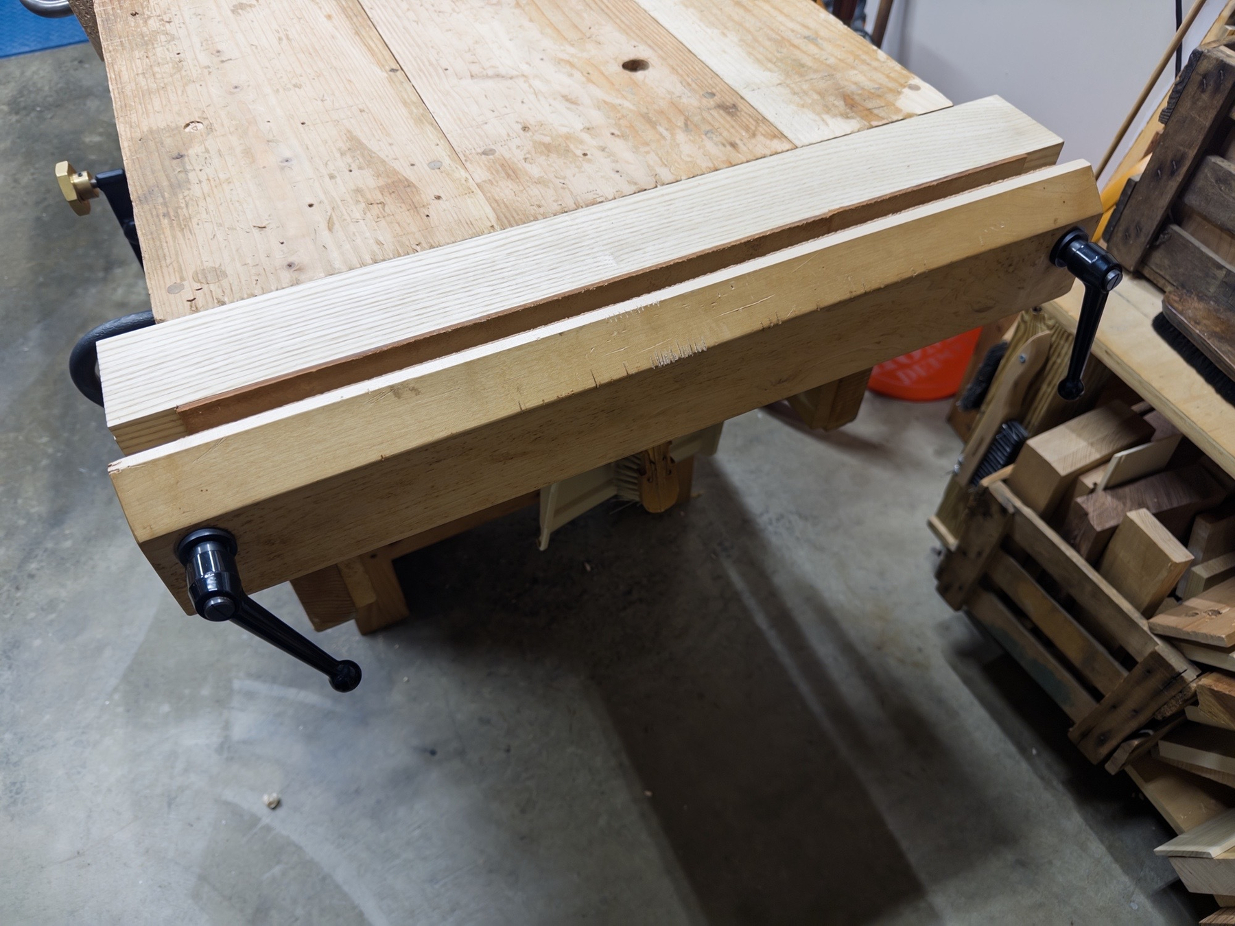 new-moxon.jpeg moxon vise attached to end of Nicholson bench