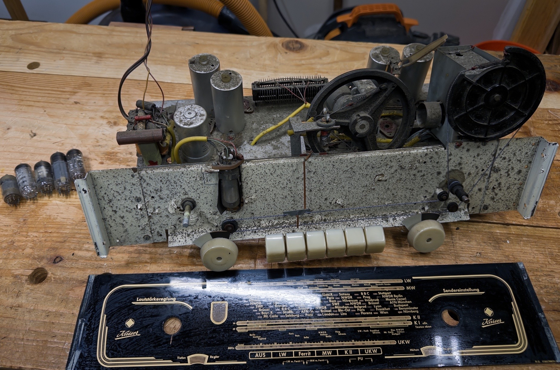 the inside parts of an old German tube radio