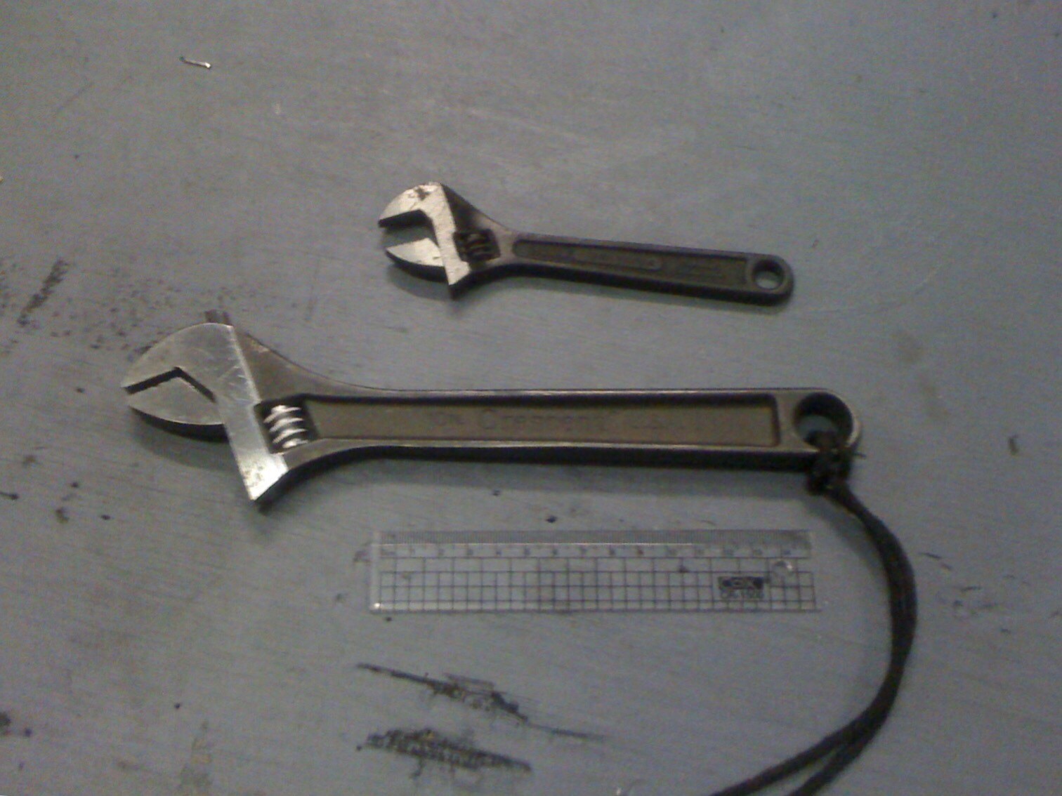 A six inch wrench above an eight inch wrench.