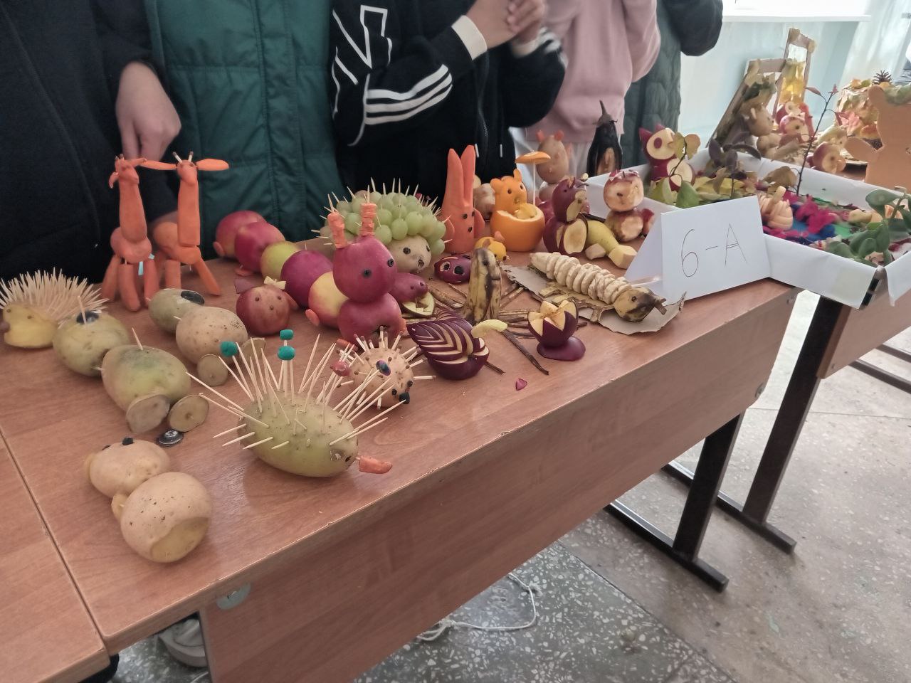 animals made out of fruits and vegetables on a table 