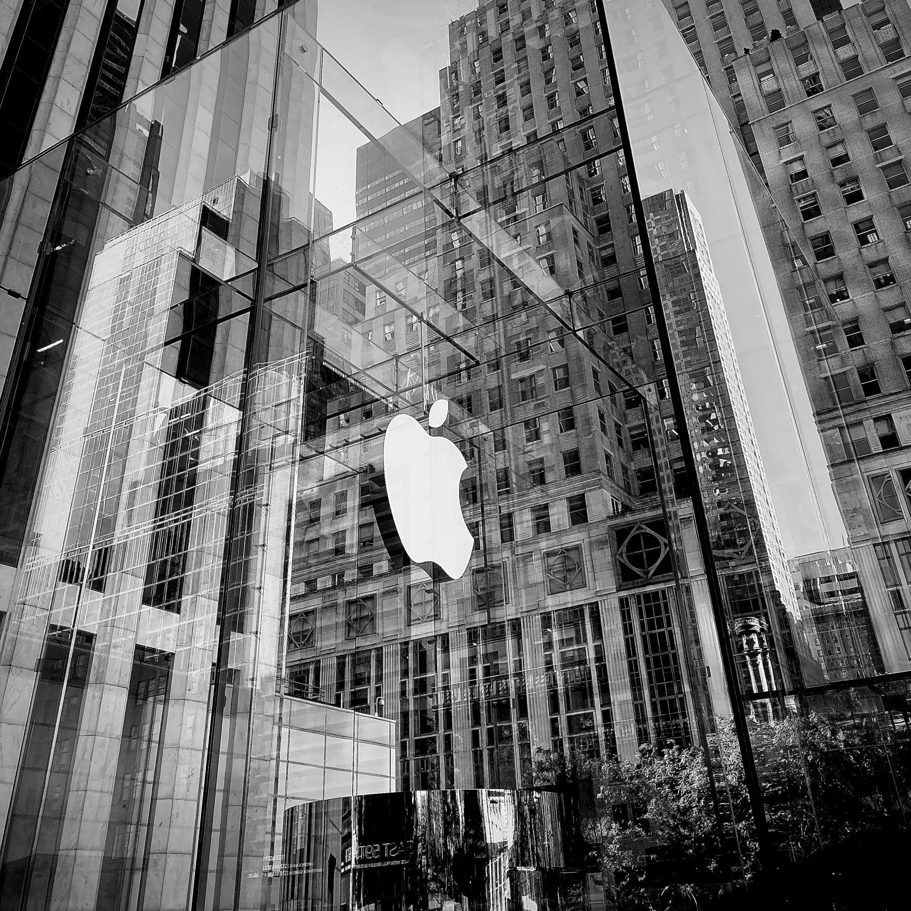 Apple's 5th Avenue Store Glass Cube.