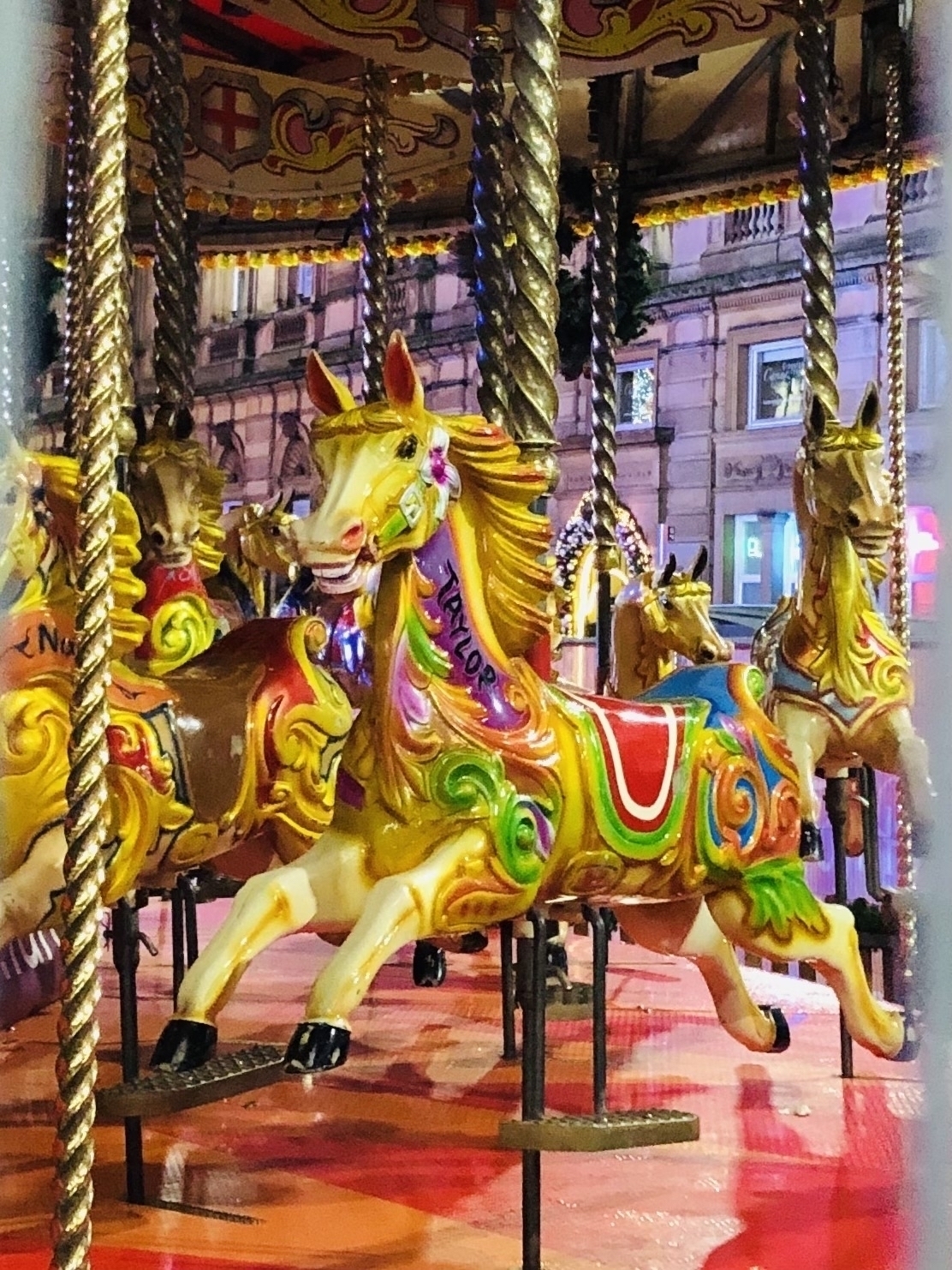 Vibrant merrigo round horse 