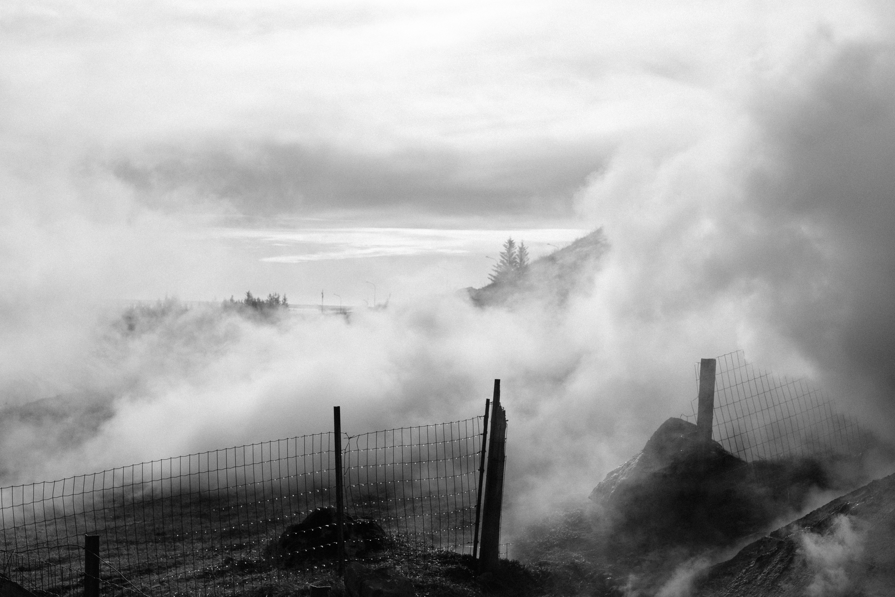 Same geothermal well. The cloud of steam hugs the landscape around.