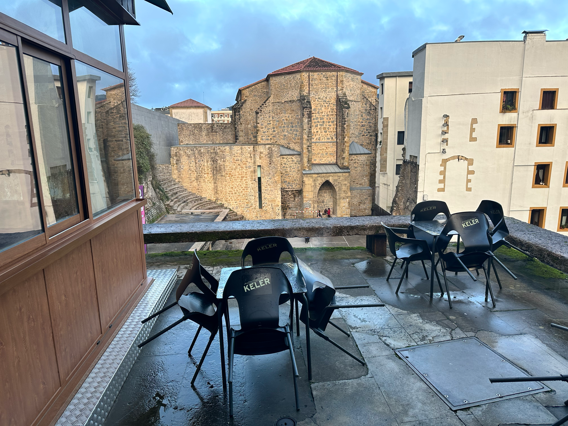 Plaza de la Trinidad desde la terraza de la cocina de la Sociedad Gastronómica. 