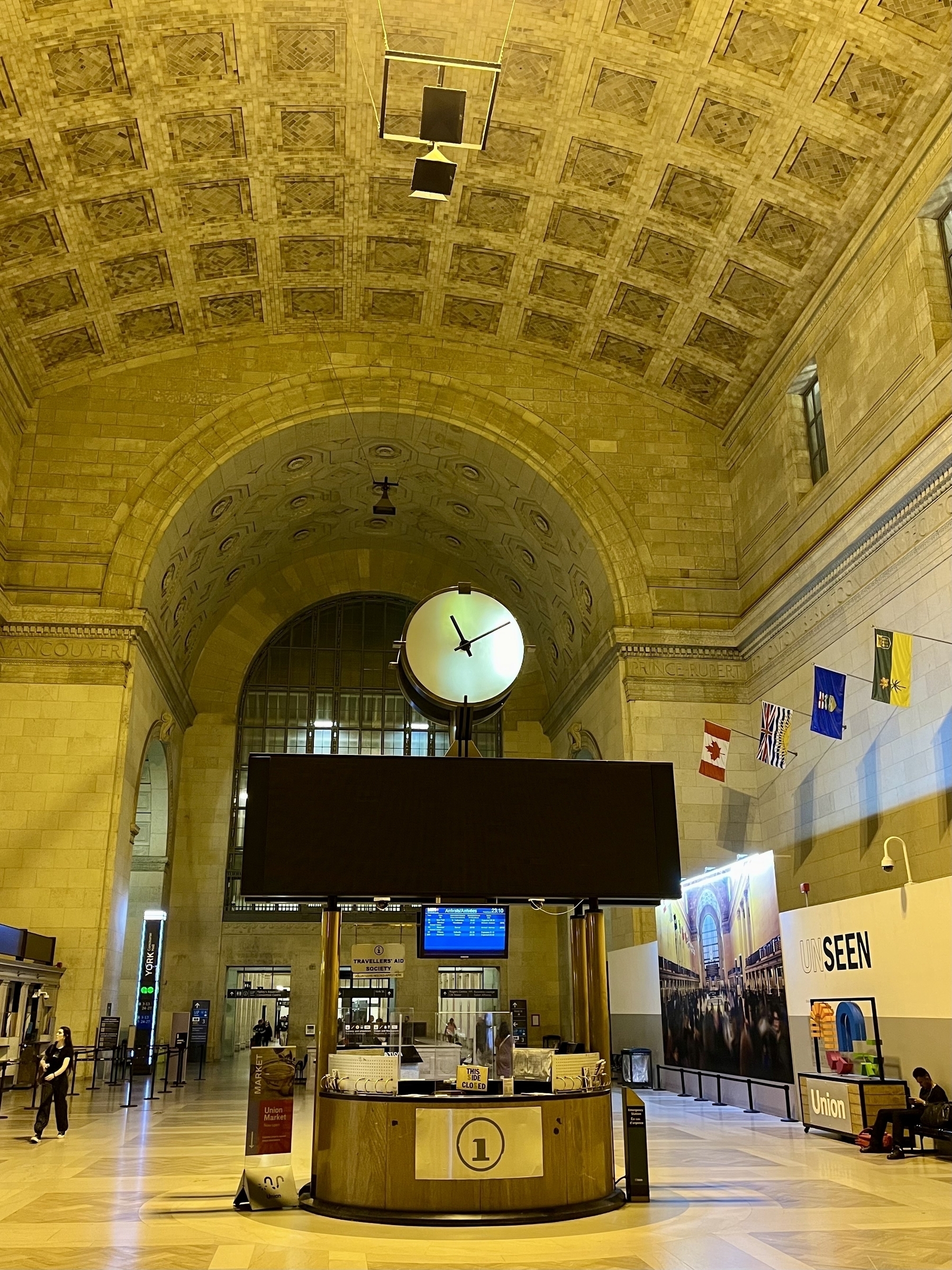 Large clock in the Great Hall at Toronto’s Union Station