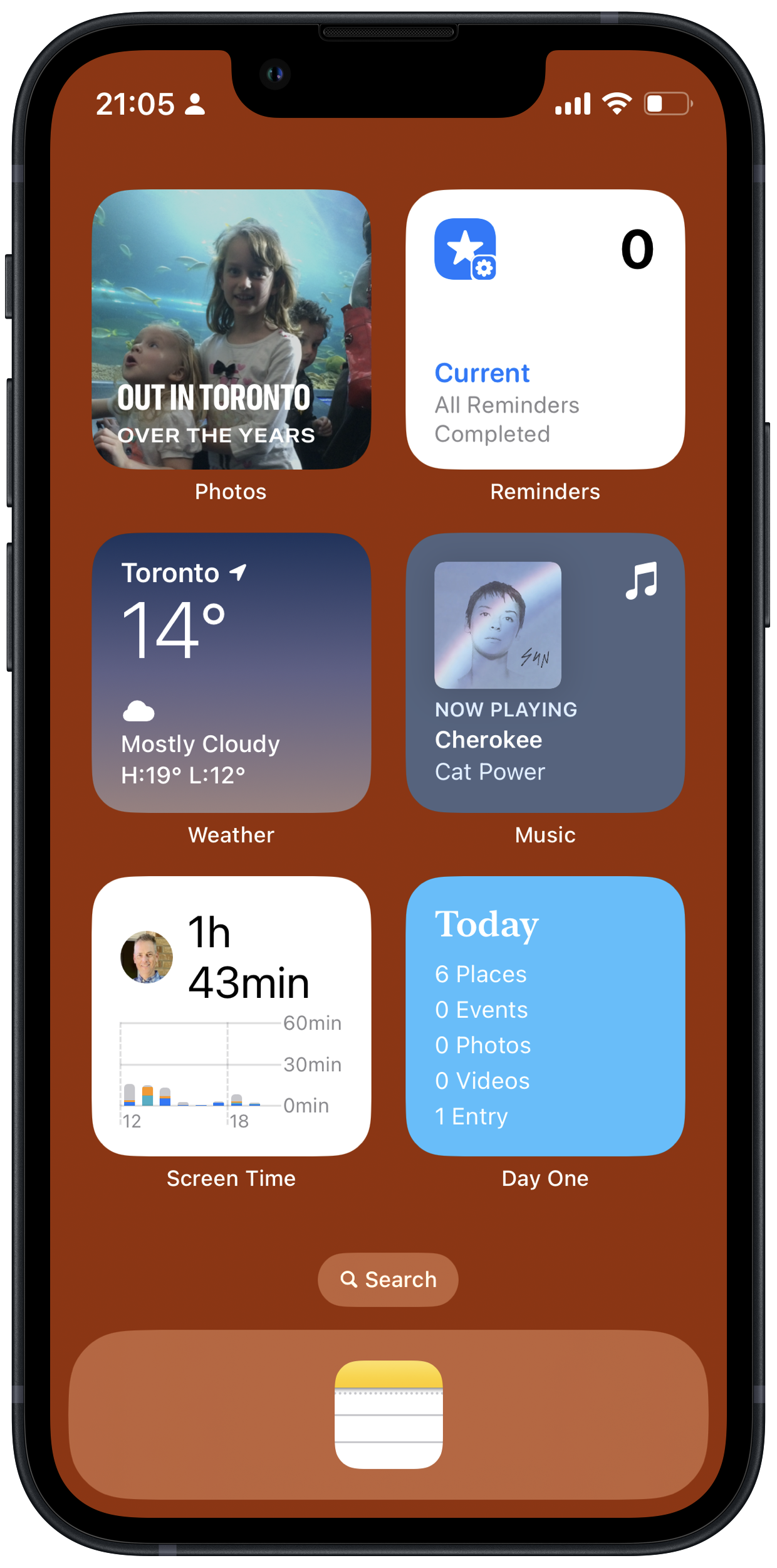 Screenshot of my iPhone homescreen which is all widget based and has only the Notes app in the dock