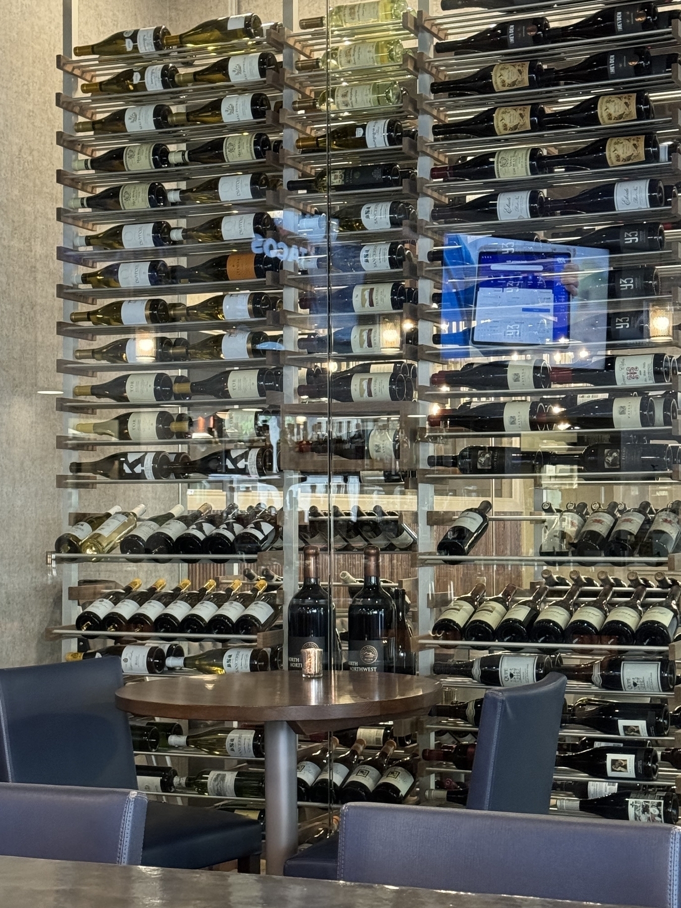 Glass wine display case 