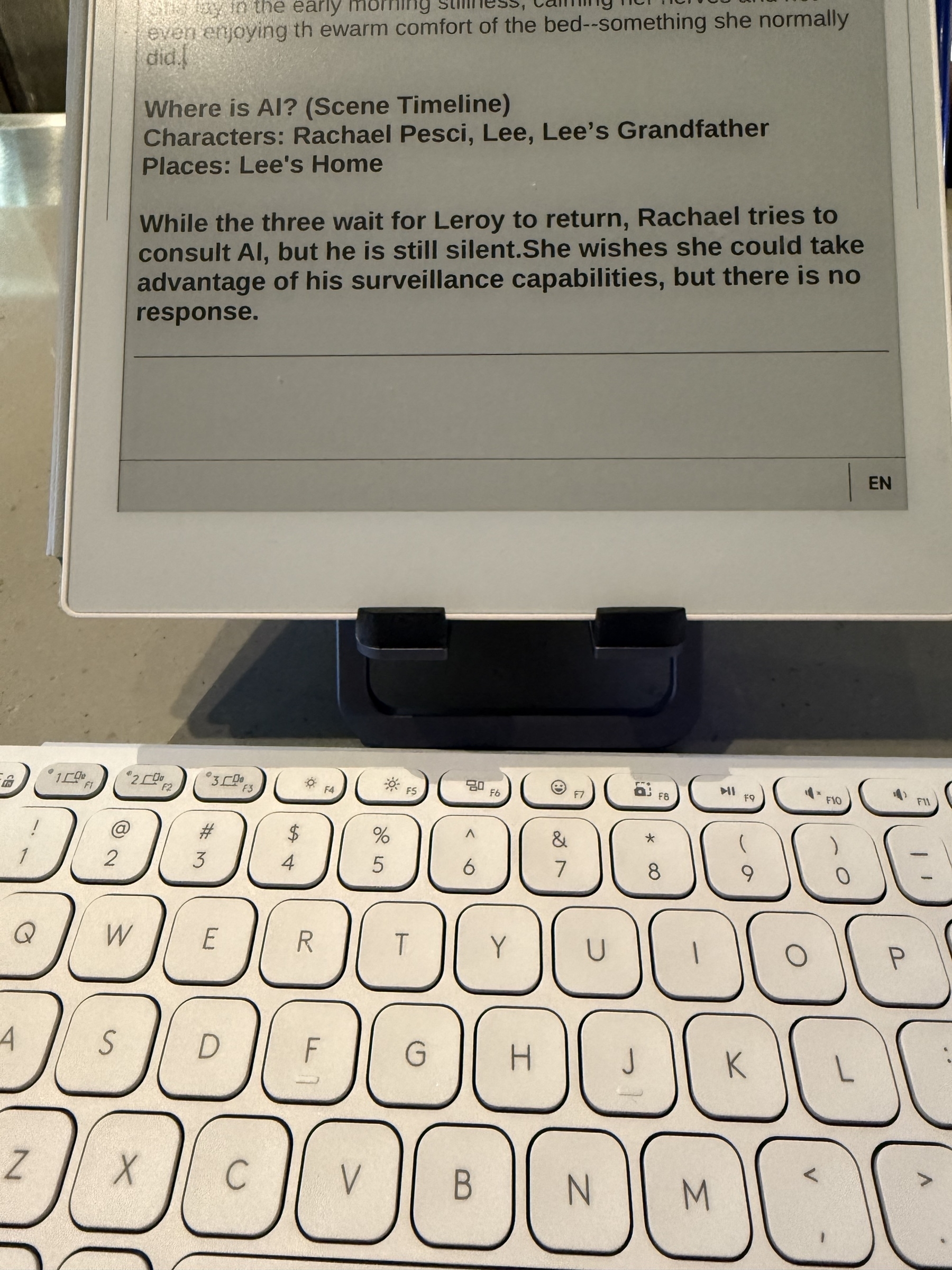 SuperNote Manta and Logitech Keys To Go 2 