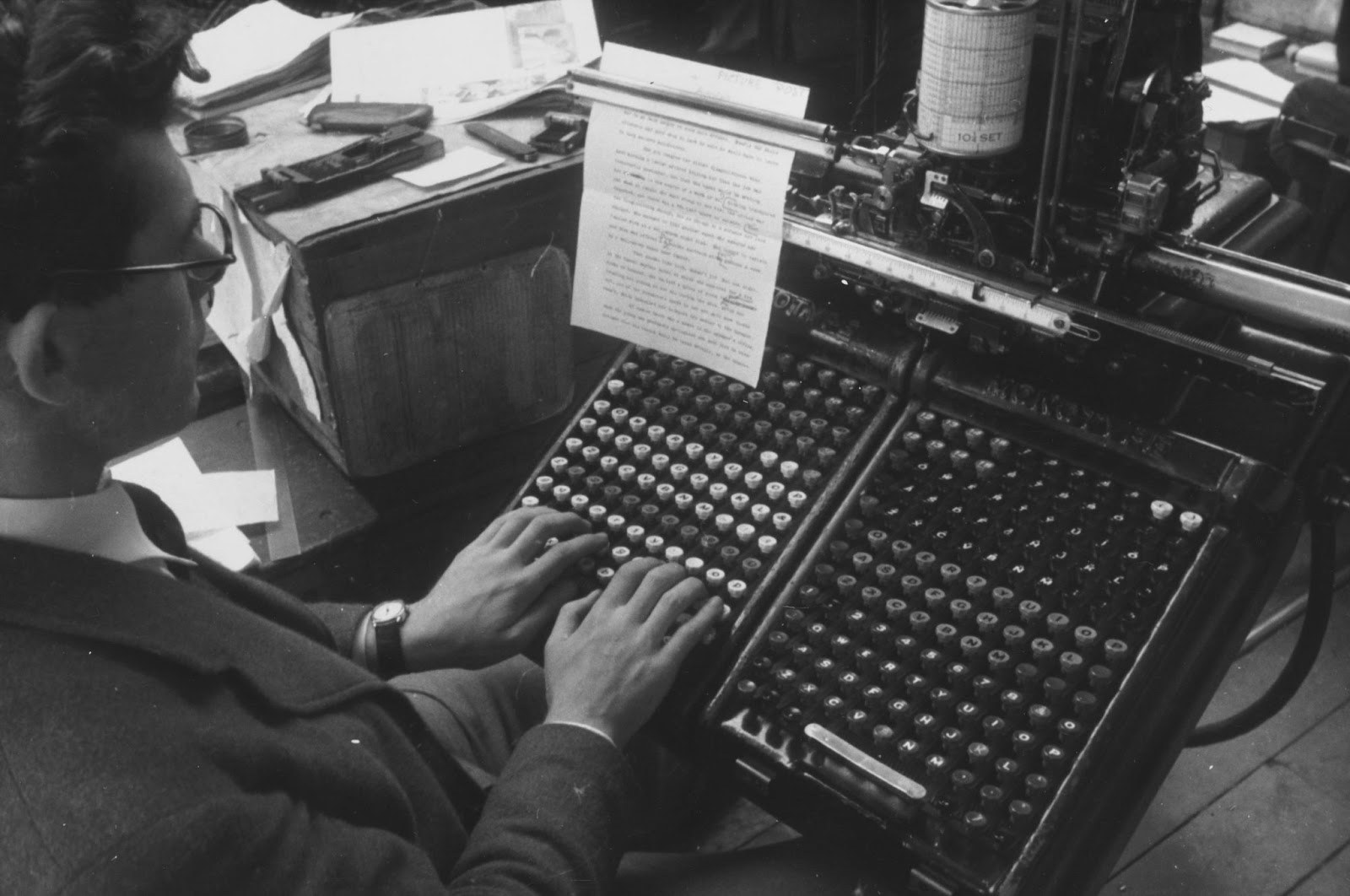 A man uses a monotype machine with rows of keys in 1938. (Getty Images/Kurt Hutton)