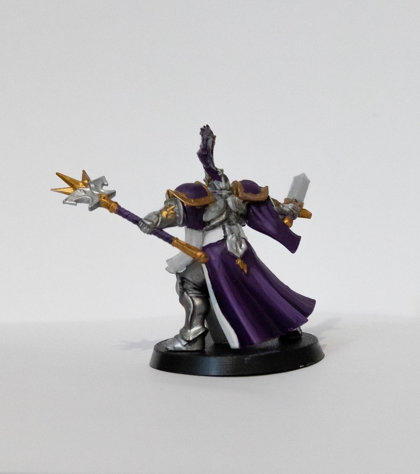 Picture of Stormcast Eternal model in silver with white and purple robes