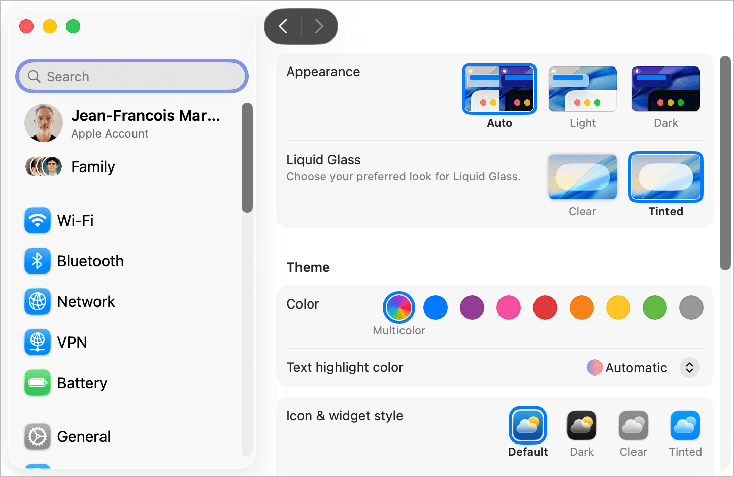 Auto-generated description: A computer interface displays settings for appearance customization, including options for Liquid Glass, theme colors, and icon styles.