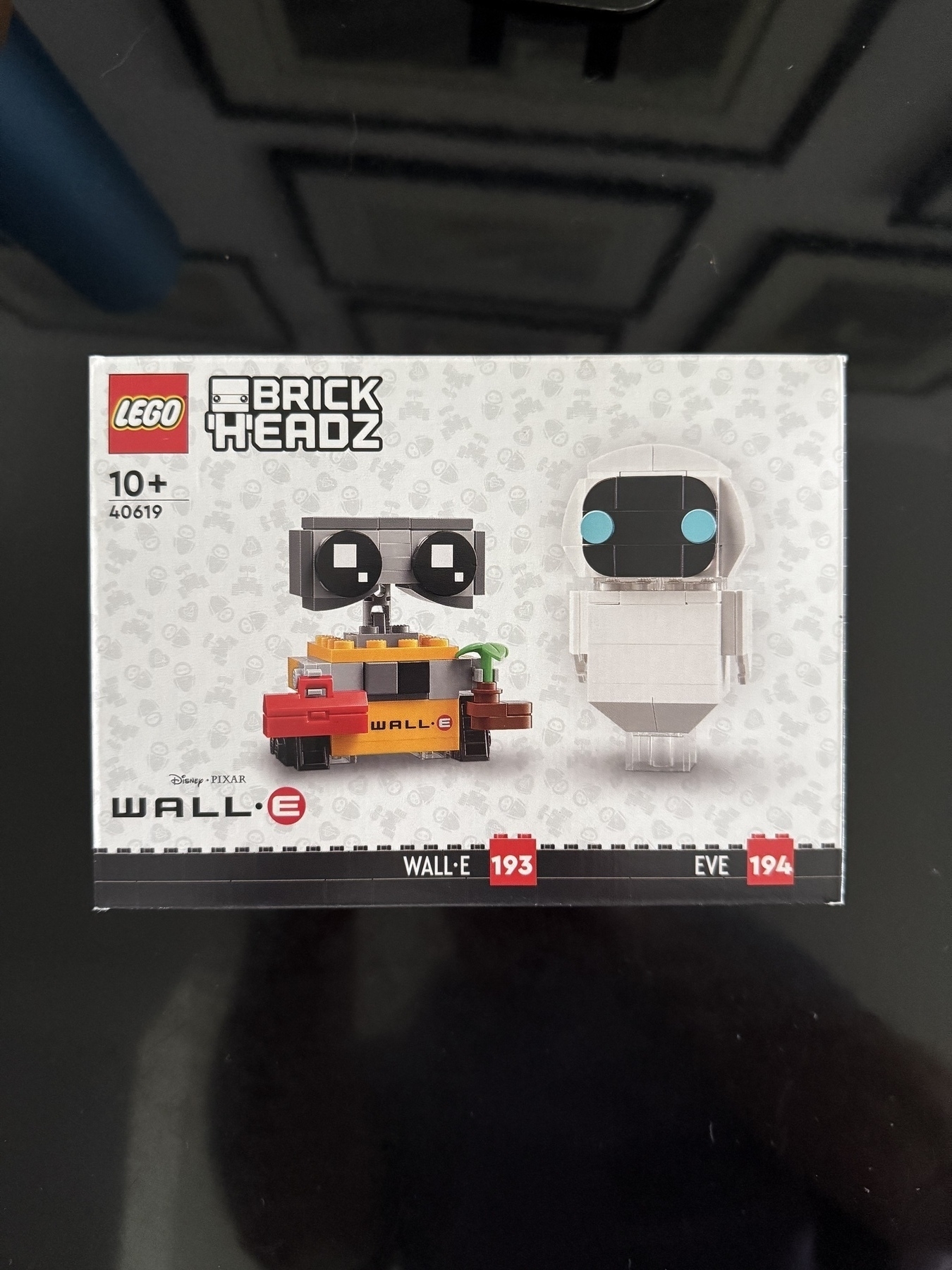 A Lego Brick Headz box showing WALL-E (193 pieces) and Eye (194 pieces) from the 2008 Pixar movie WALL-E.