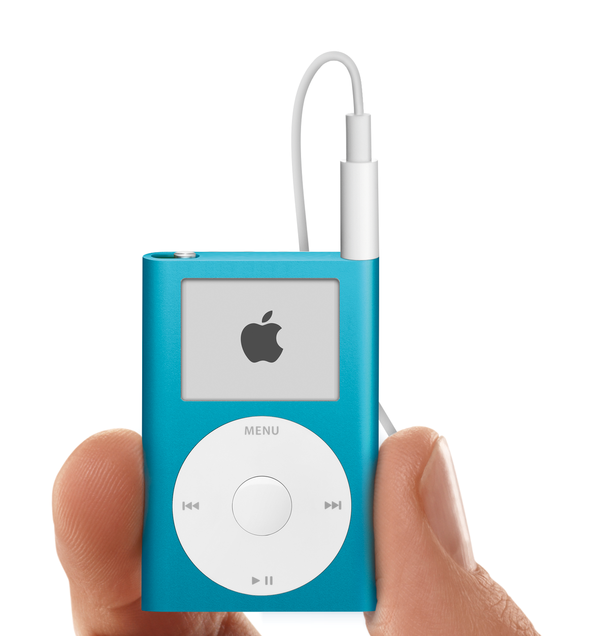 iPod Pequeño in blue helf between two fingers
