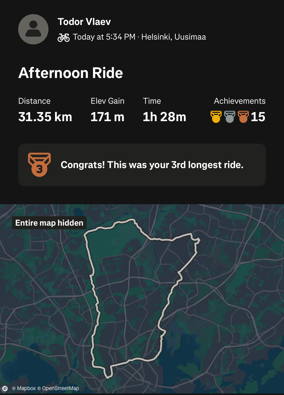 A cycling activity summary is displayed, showing a 31.35 km ride with a route map, elevation gain, time, and achievements.