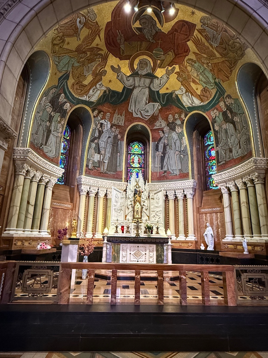 the altar at ste-Anne de Beaupre Basilica