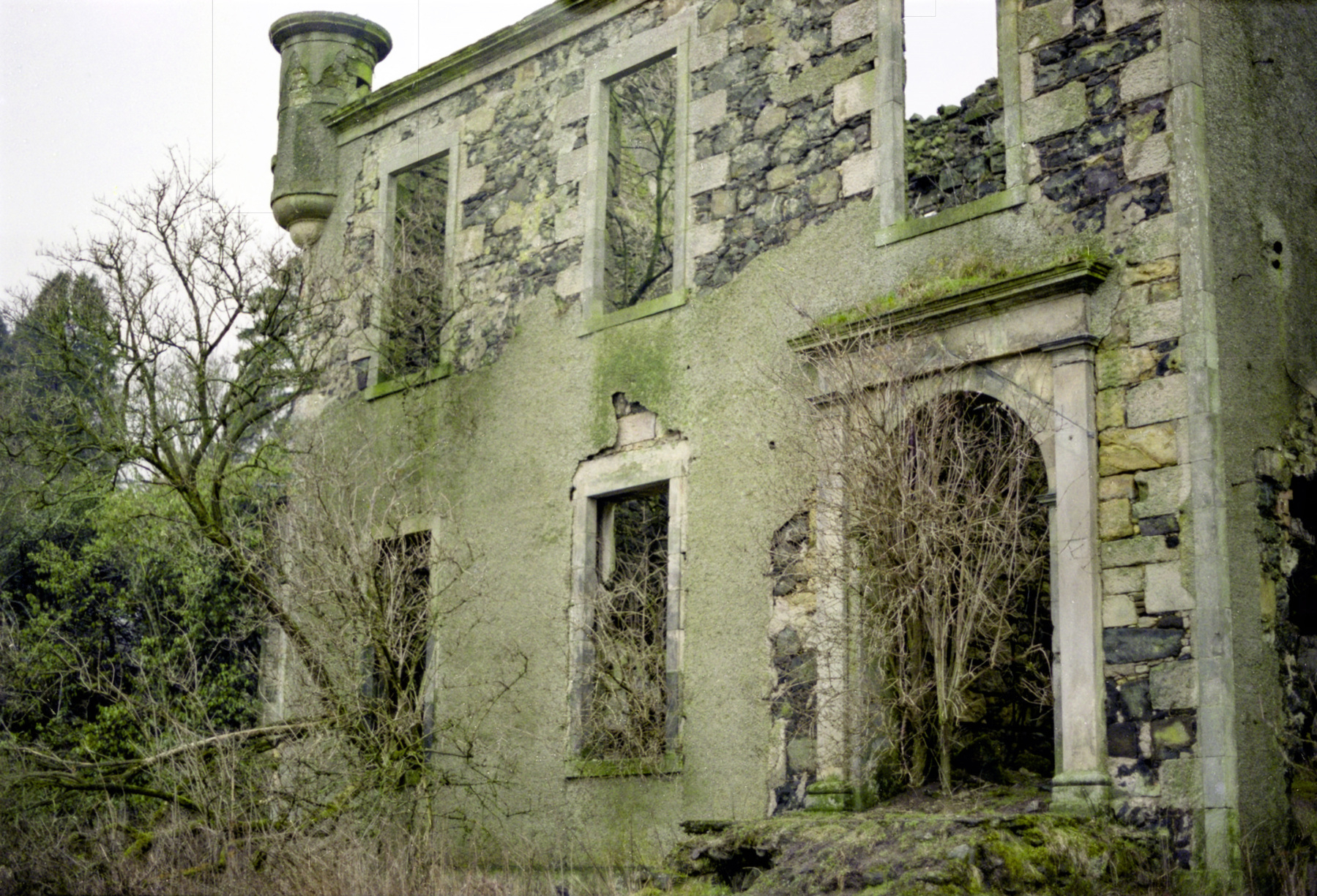 The ruin of Hillfoot House, in Dollar, Clackmanannshire, circa early 1983.