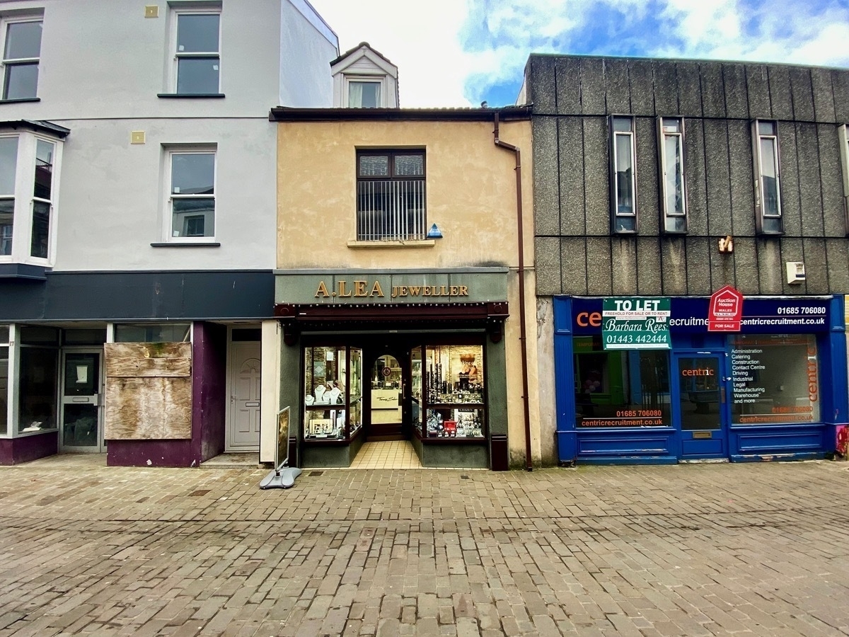 Lone open jewellery store between shut down and boarded up shops