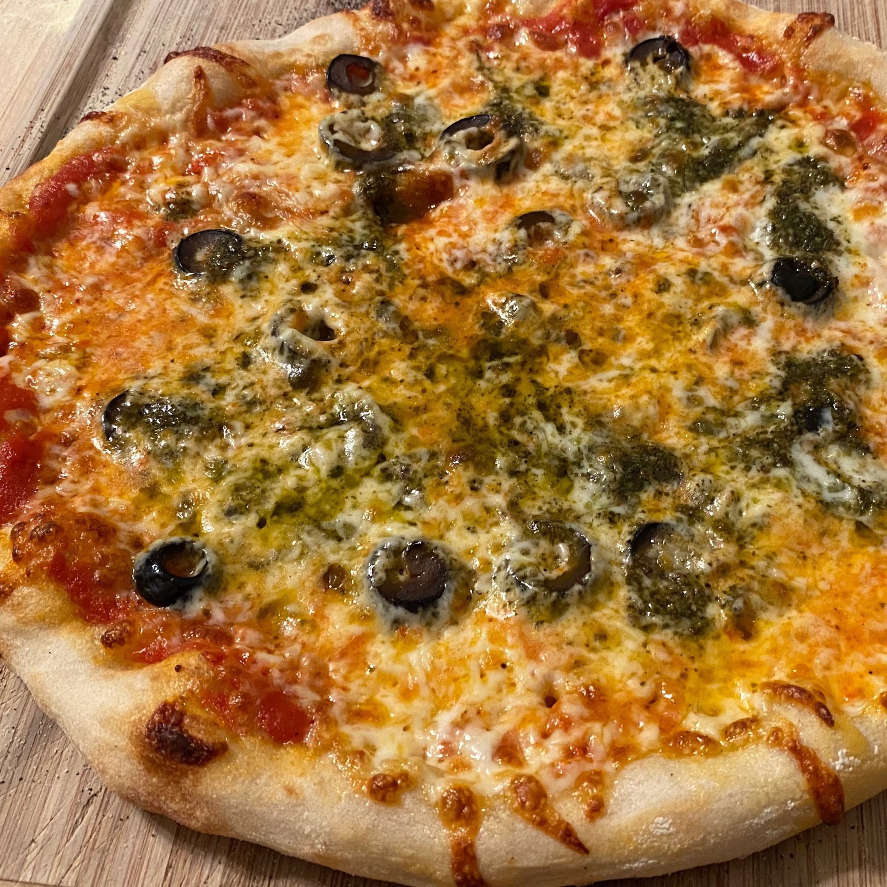 pesto and olive pizza