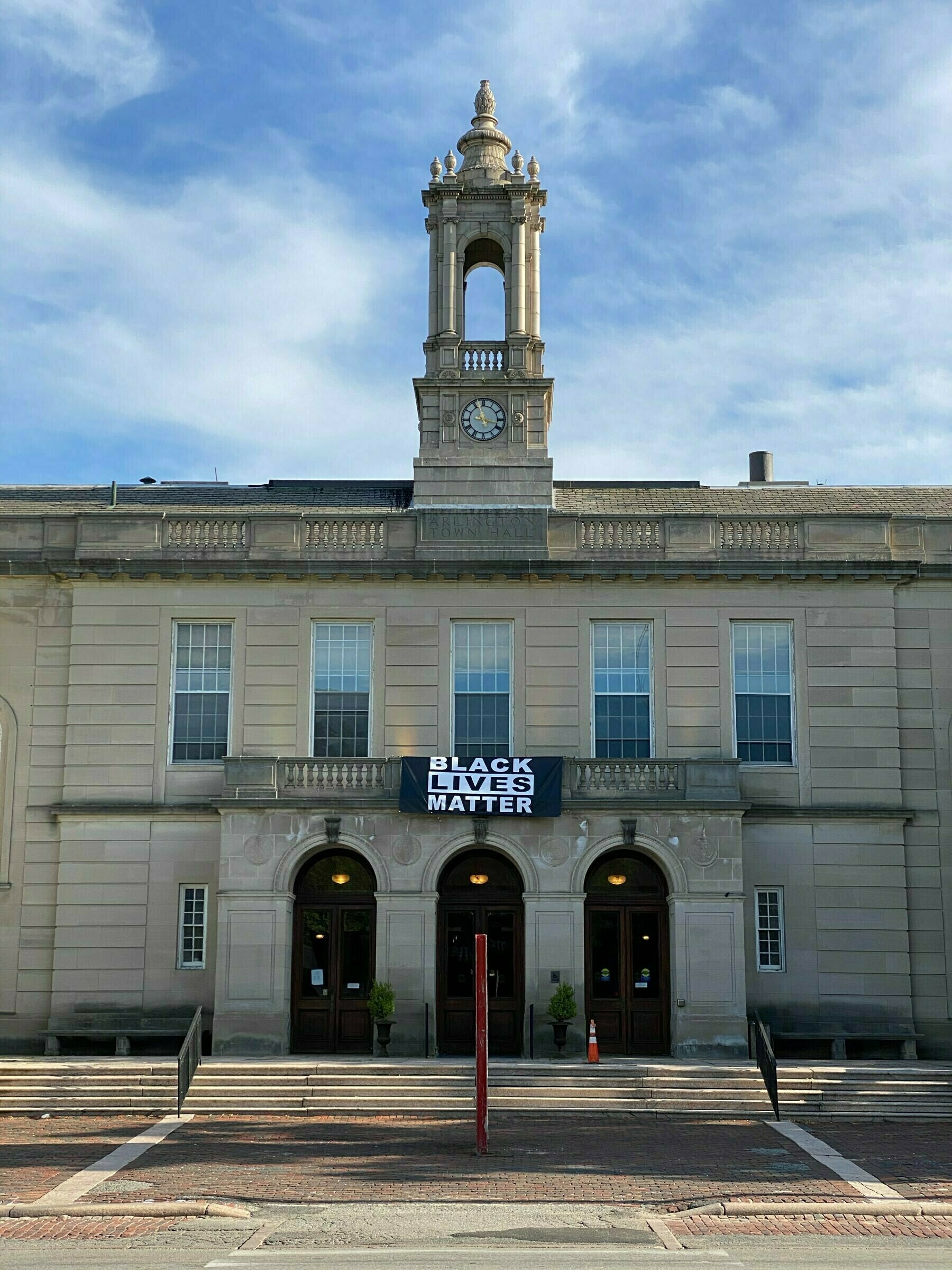 picture of arlington town hall building with a Black Lives Matter banner hanging from it