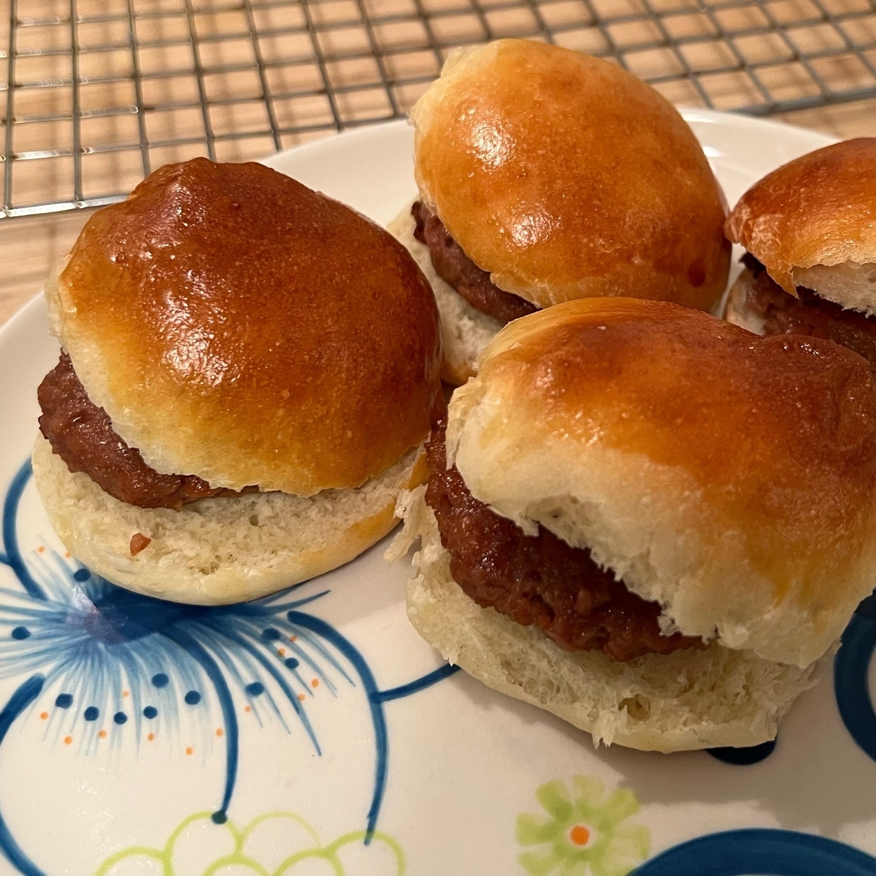 Tiny buns with tiny burgers in them