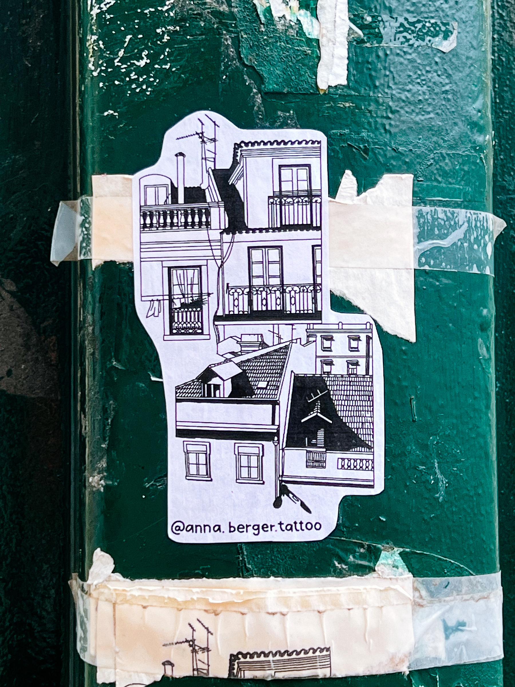 Black and white sticker of a group of typical Lisbon houses.
