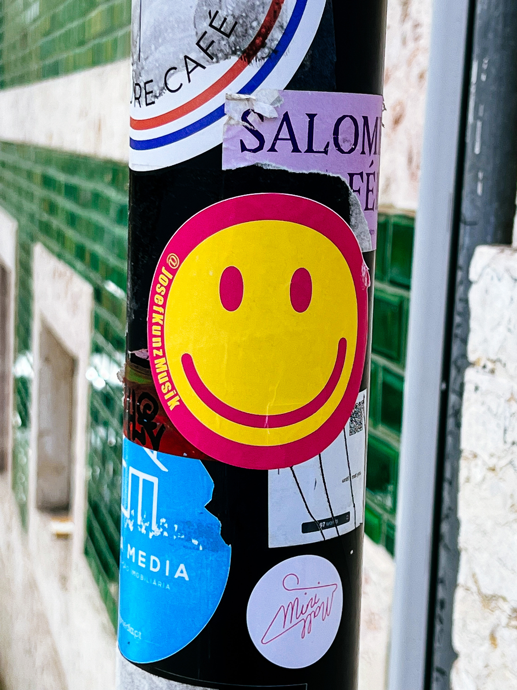 Sticker with a big smiley. 
