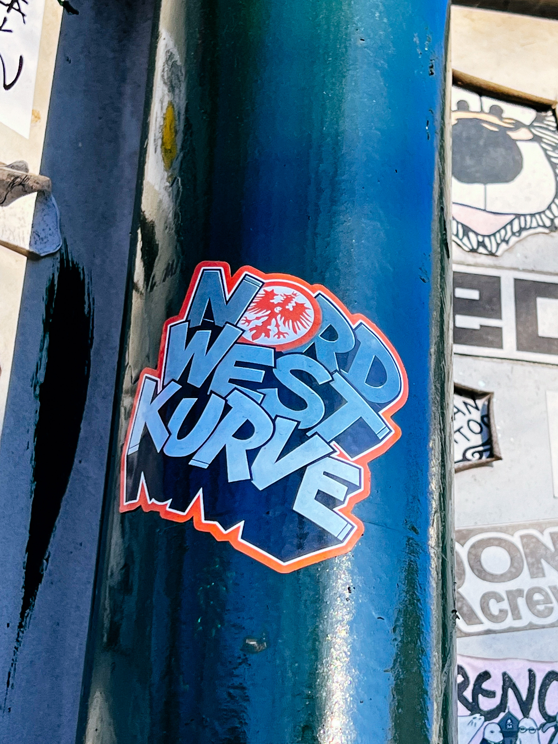 Sticker with the words “Nord West Kurve”. 