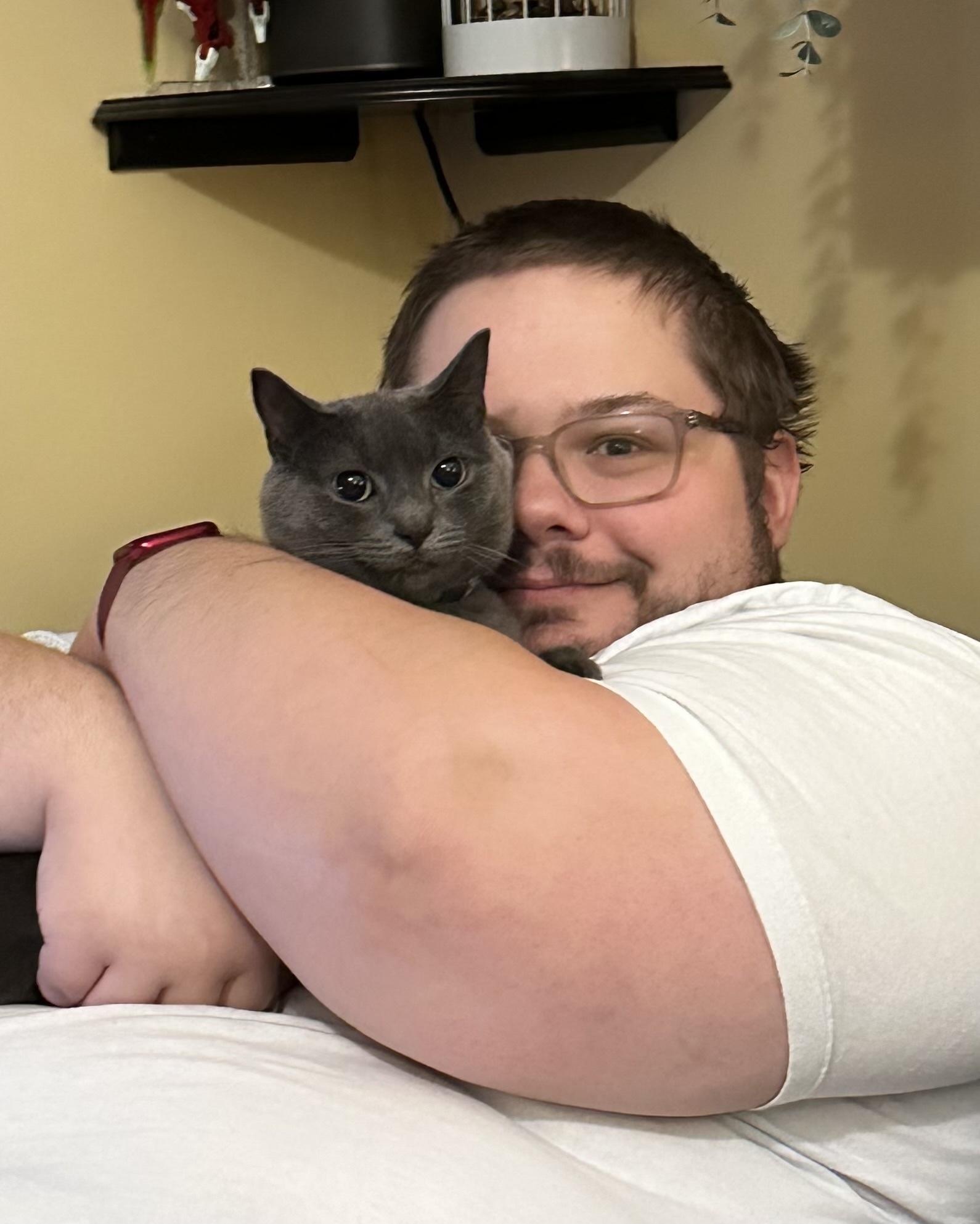 Man hugging a small cat 