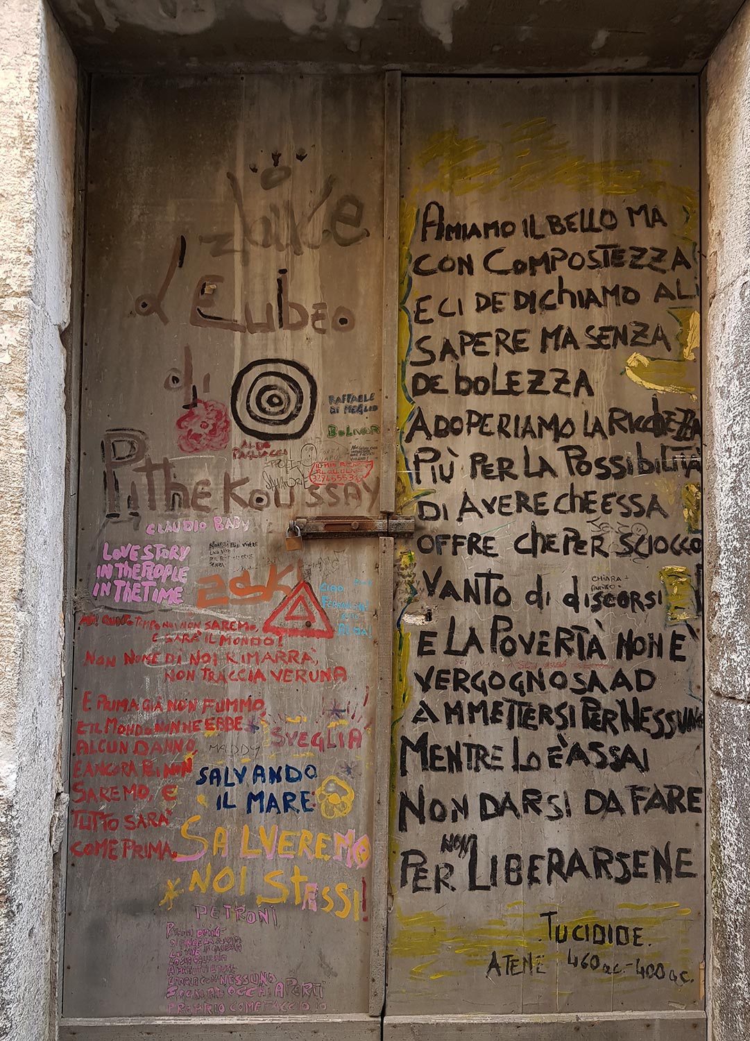 A wooden door in Ischia graffitied with a number of quotes, mostly in Italian, including Pericles' funeral oration by Thucydides.
