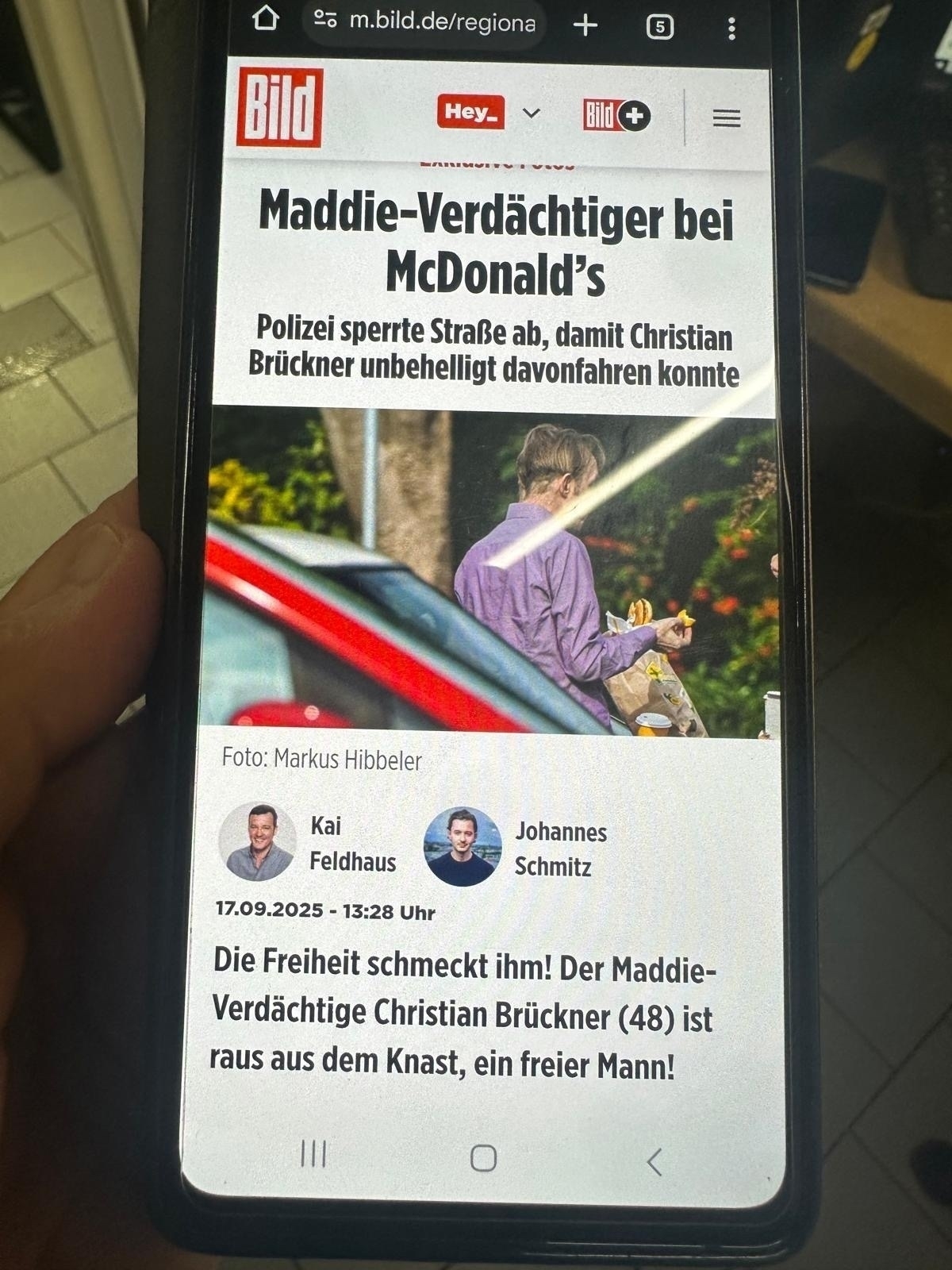 Bild screenshot: Maddie Suspect at McDonald’s. Police close the street so he could leave in peace.