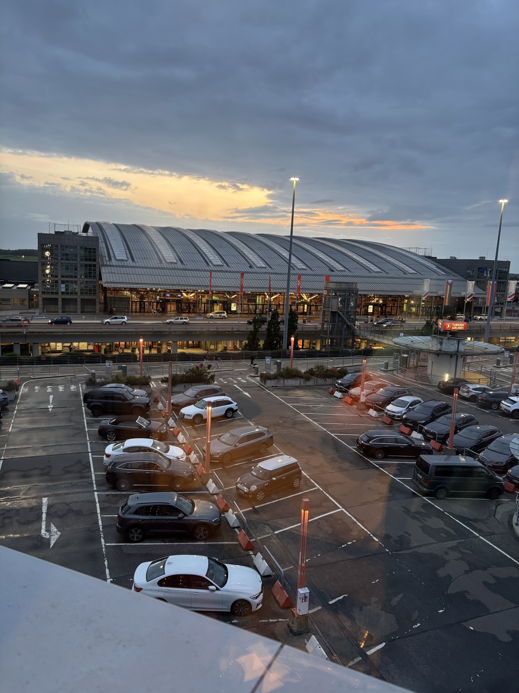Hamburg Airport Terminal 1 as viewed from the airport hotel