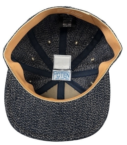 Variant of the cap with a leather band all around