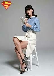 Lois Lane in 70s couture, showing a lot of leg. This dress has pockets in the movie; you can’t see them here