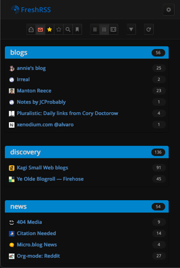 A screenshot of a FreshRSS interface displays categorized feed lists for blogs, discovery, and news with unread count indicators.