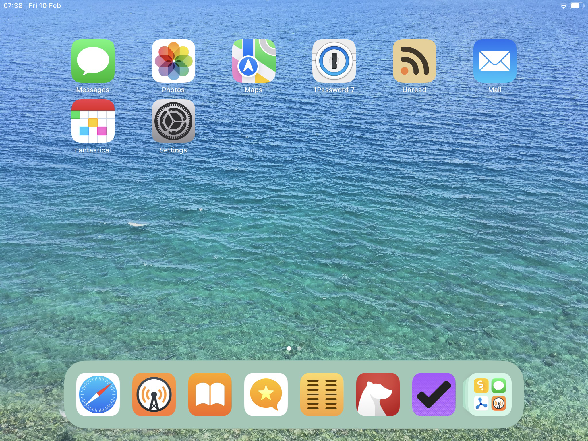 Screenshot of iPad home screen in landscape showing first row: Messages, Photos, Maps, 1Password, Unread, Mail; and second row Fantatical, Settings.