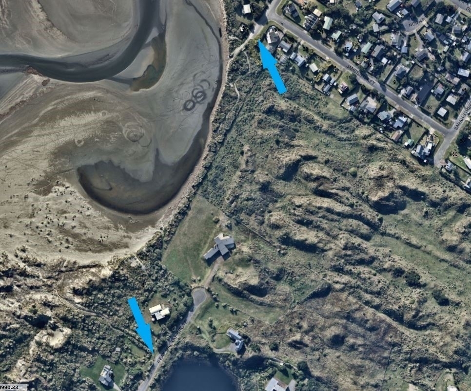 Arrows on a map point to possible bike stand locations at the Miratana beach track and the north track off Reay Mackay Grove. 